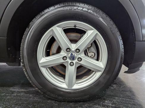 Used 2017 Ford Explorer XLT w/ Equipment Group 202A image 6