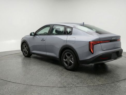 Used 2025 Kia K4 LXS image 6