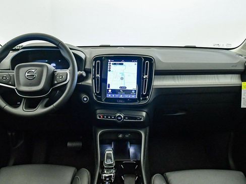 New 2026 Volvo XC40 B4 Plus w/ Climate Package image 15