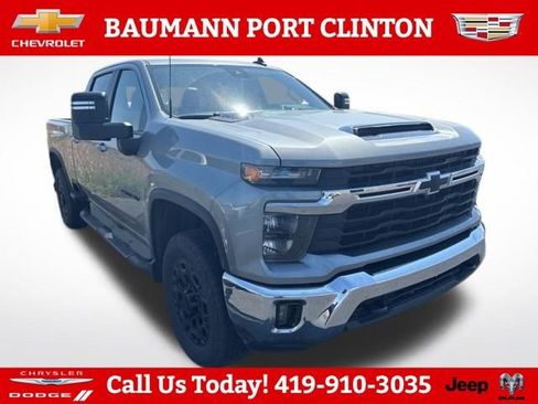 Used 2024 Chevrolet Silverado 2500 LT w/ Safety Package AWD/4WD image 3