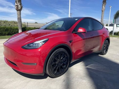 Used 2022 Tesla Model Y Long Range AWD/4WD image 1