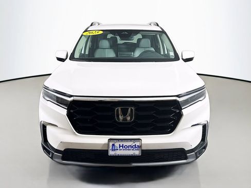 Certified 2025 Honda Pilot Touring image 2