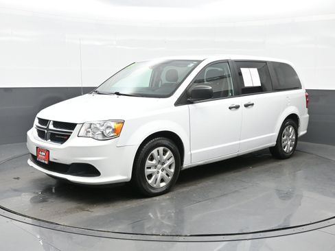 Used 2019 Dodge Grand Caravan SE w/ UConnect Hands-Free Group FWD image 2