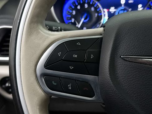 Used 2019 Chrysler Pacifica Limited FWD image 27