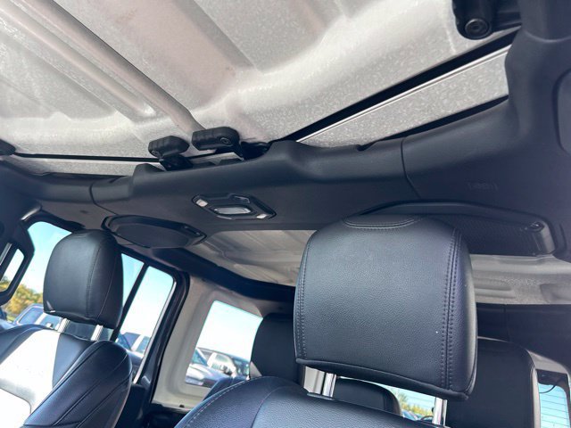 Used 2019 Jeep Wrangler Unlimited Sahara AWD/4WD image 13
