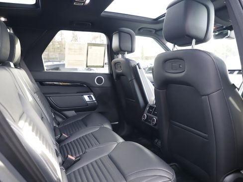 Certified 2025 Land Rover Discovery S image 11