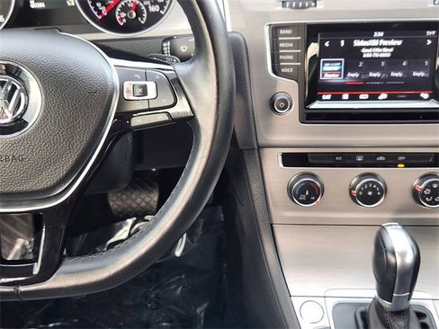 Used 2015 Volkswagen Golf TDI S image 26