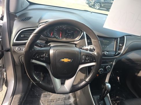 Used 2019 Chevrolet Trax LT w/ LT Convenience Package image 13