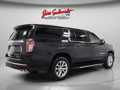 Used 2023 Chevrolet Suburban Premier w/ Advanced Technology Package AWD/4WD image 6