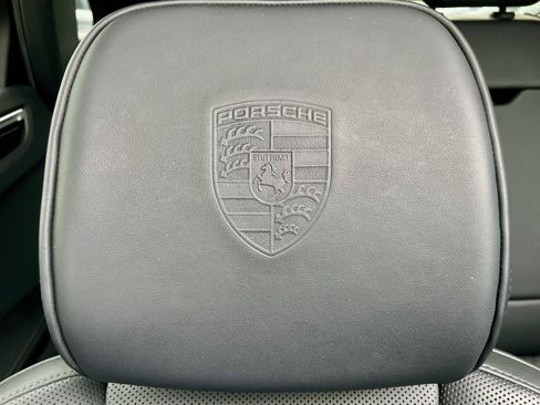 Used 2023 Porsche Macan S w/ Premium Package Plus image 39