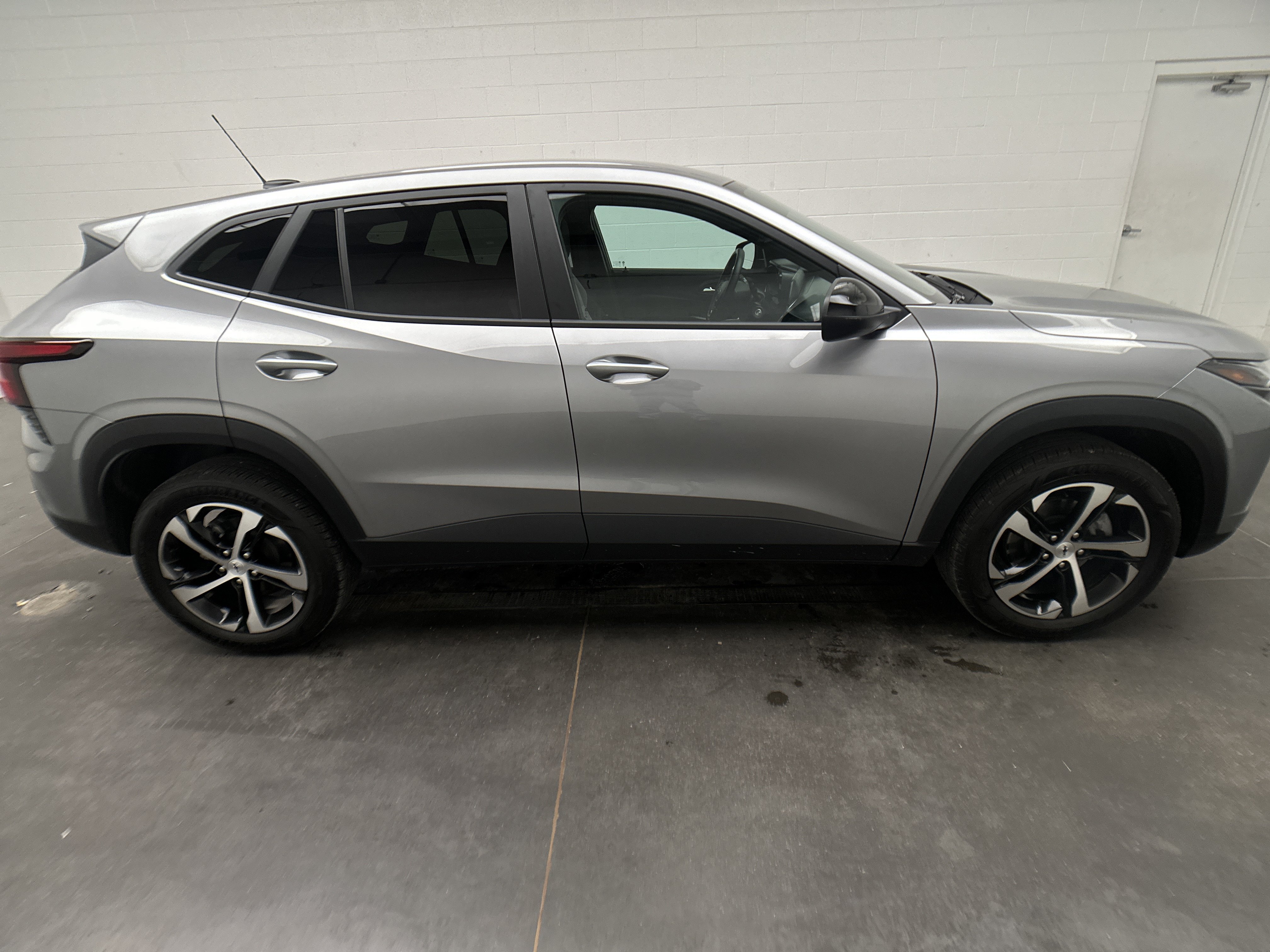 Used 2024 Chevrolet Trax RS w/ Driver Confidence Package FWD image 10