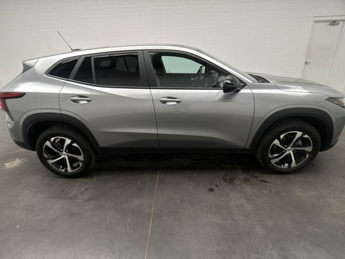Used 2024 Chevrolet Trax RS w/ Driver Confidence Package FWD image 10