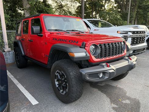 Used 2025 Jeep Wrangler Unlimited Rubicon AWD/4WD image 3