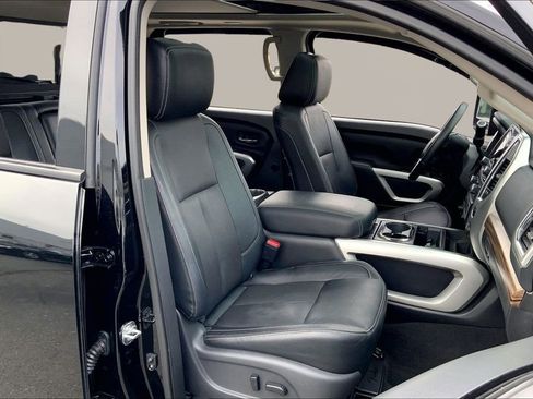 Used 2021 Nissan Titan SL w/ Moonroof Package image 20