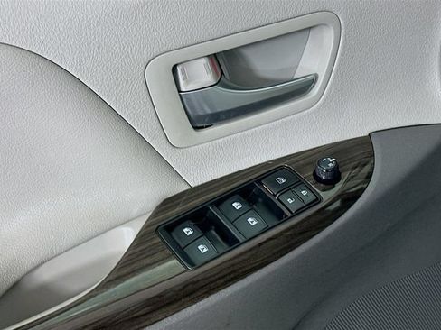Used 2020 Toyota Sienna XLE FWD image 24