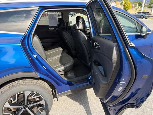 Used 2023 Kia Sportage EX AWD/4WD image 18