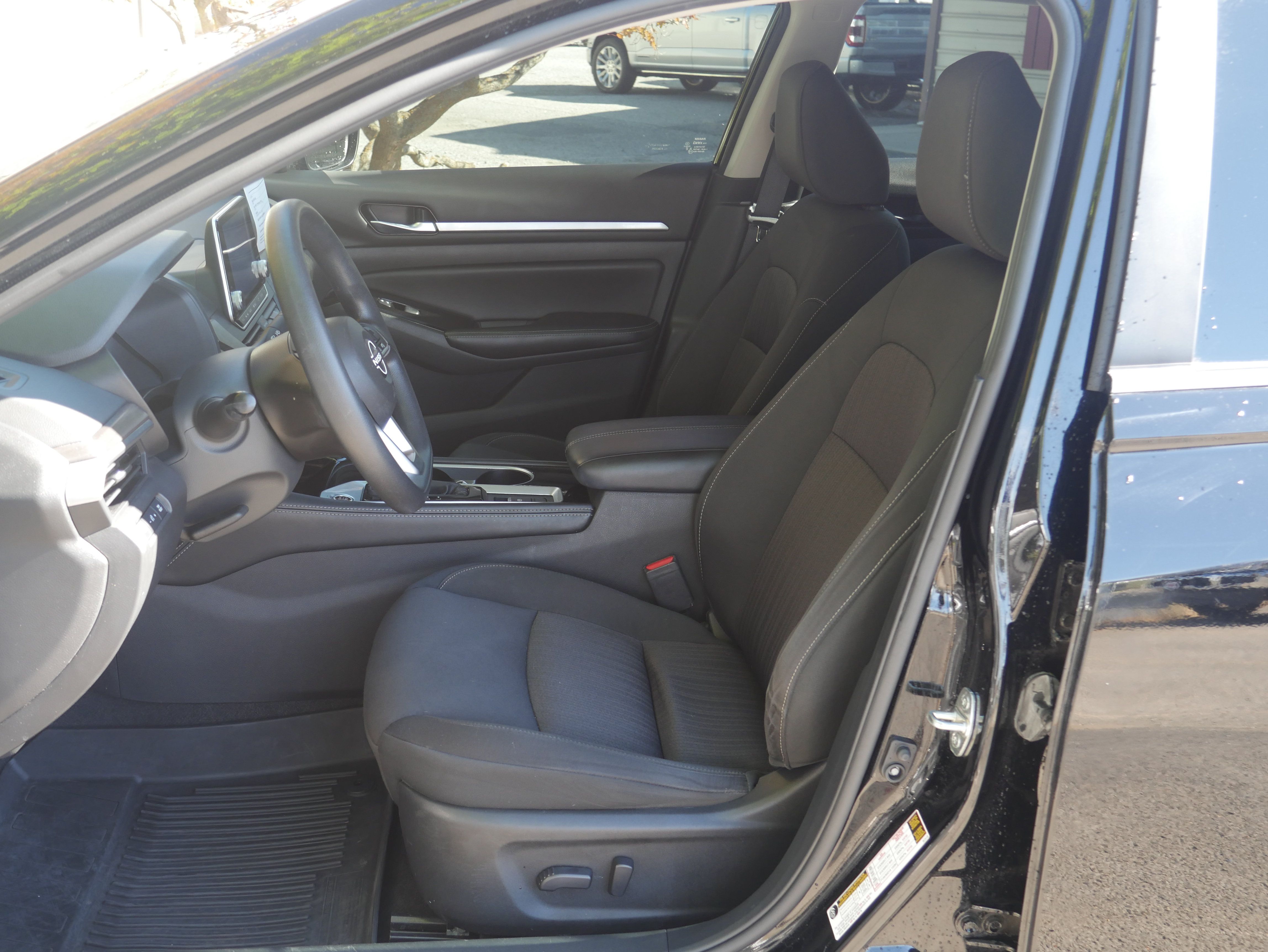 Certified 2023 Nissan Altima 2.5 SV AWD/4WD image 3