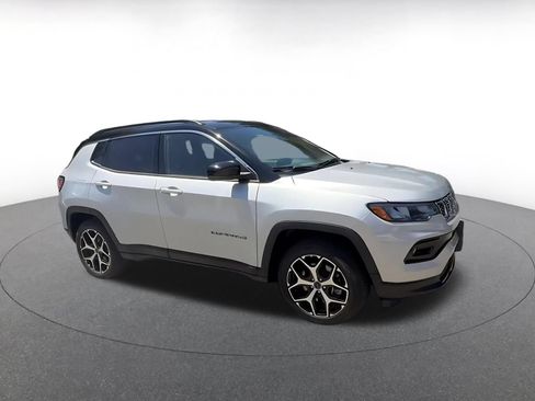 Used 2025 Jeep Compass Limited AWD/4WD image 2