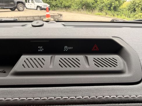 Used 2025 Ford Bronco Outer Banks AWD/4WD image 22