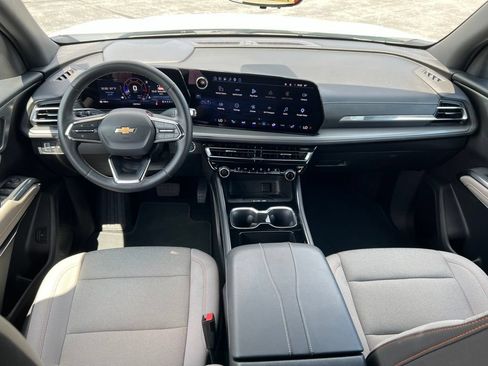 Used 2026 Chevrolet Traverse LT w/ Driver Confidence Package FWD image 24