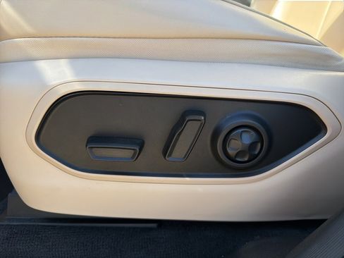 Used 2022 Jeep Grand Cherokee Limited image 11