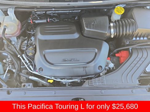 Used 2024 Chrysler Pacifica Touring-L FWD image 39