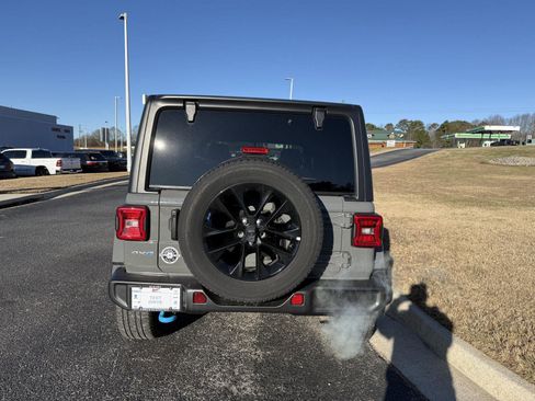 Used 2023 Jeep Wrangler Sahara w/ Cold Weather Group image 4