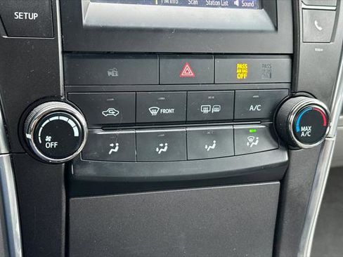 Certified 2017 Toyota Camry LE image 21