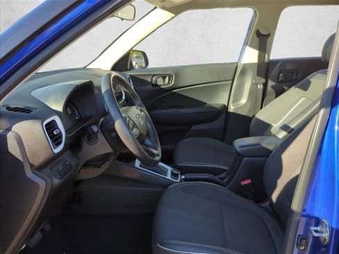Used 2024 Hyundai Venue Limited image 12
