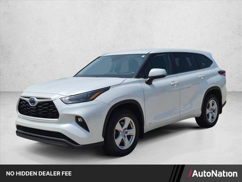 Used 2023 Toyota Highlander LE AWD/4WD image 1