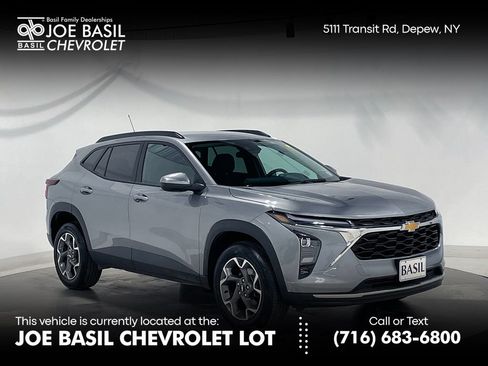 Used 2024 Chevrolet Trax LT FWD image 1