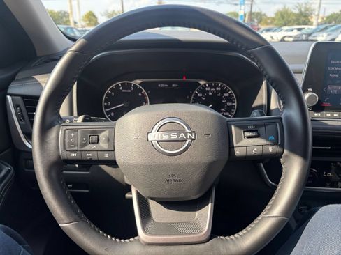 Used 2025 Nissan Rogue SV FWD image 29