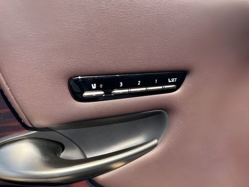 Used 2018 Lexus LS 500h w/ Luxury Package image 11