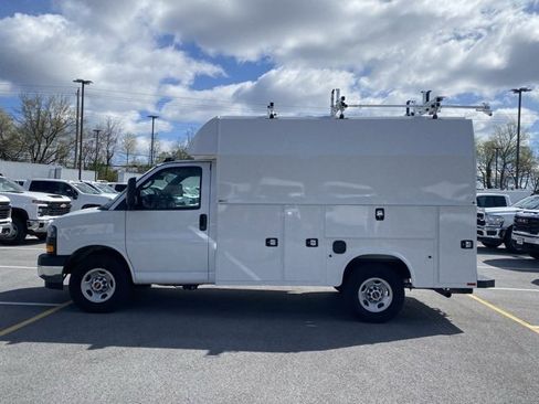New 2024 GMC Savana 3500 Work Van w/ Power Convenience Package image 4