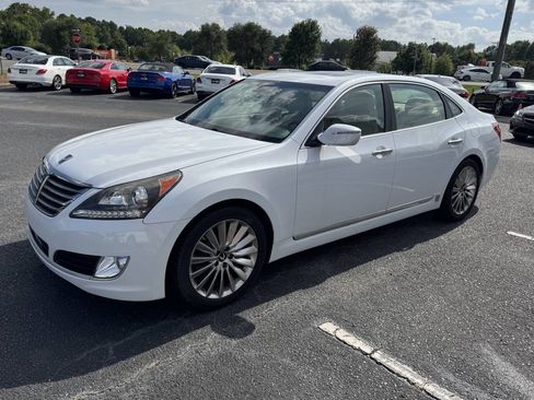 Used 2014 Hyundai Equus Signature RWD image 3