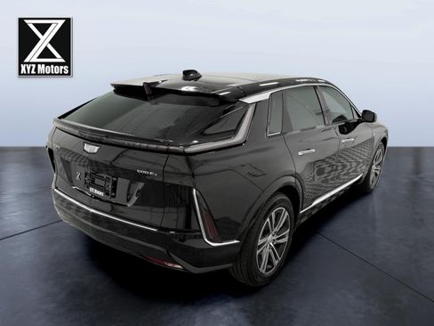 Used 2024 Cadillac Lyriq Luxury AWD/4WD image 6