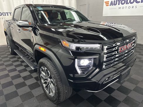 Used 2024 GMC Canyon Denali image 2