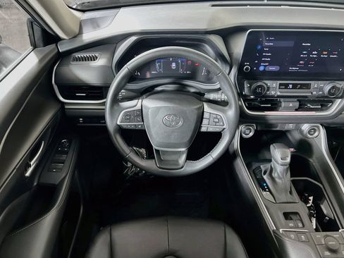 Certified 2025 Toyota Grand Highlander AWD image 19