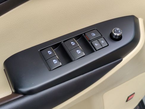 Used 2019 Toyota Highlander Limited Platinum FWD image 13
