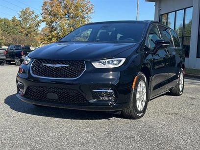 New 2026 Chrysler Pacifica Select