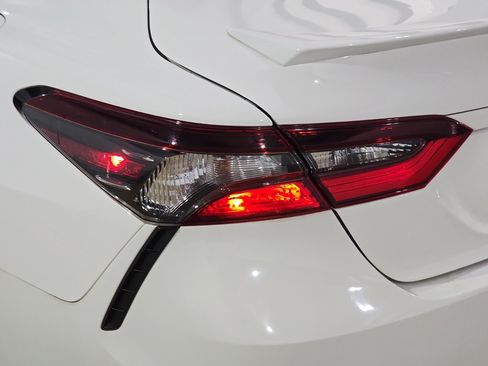 Used 2022 Toyota Camry SE FWD image 29