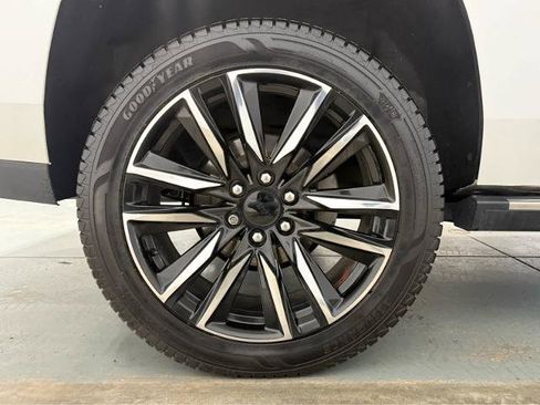 Used 2020 Cadillac Escalade Premium Luxury AWD/4WD image 11