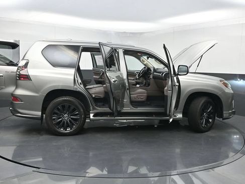 Used 2023 Lexus GX 460 Premium w/ Accessory Package AWD/4WD image 47
