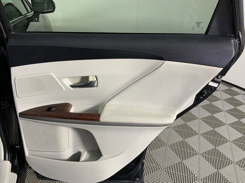 Used 2011 Toyota Venza AWD w/ Premium Pkg #2 image 25