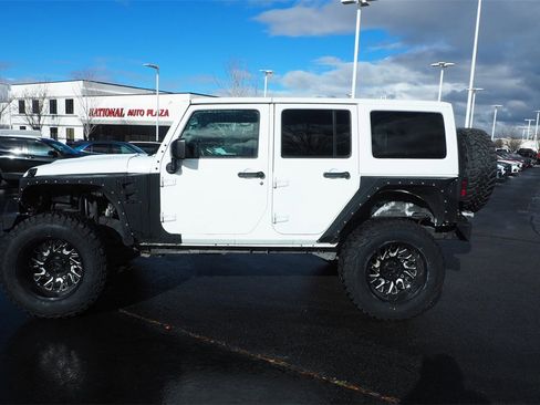 Used 2017 Jeep Wrangler Unlimited Sahara image 8