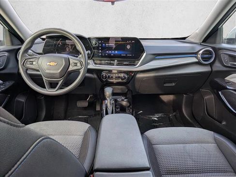 Used 2024 Chevrolet Trax LT image 23