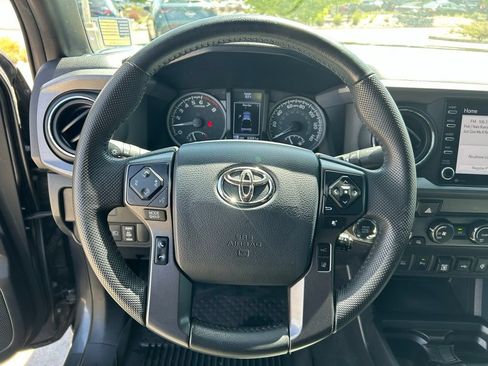 Used 2020 Toyota Tacoma TRD Off-Road w/ Technology Package AWD/4WD image 11