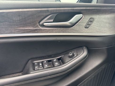 Used 2024 Jeep Grand Cherokee L Limited w/ Luxury Tech Group II image 19