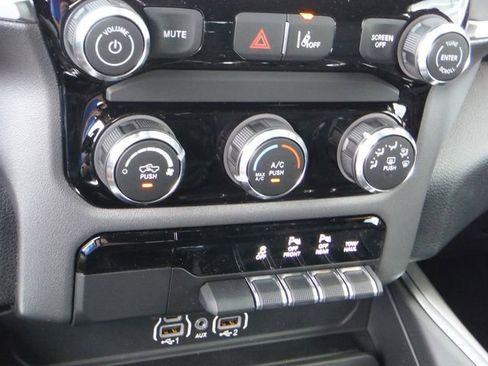 New 2026 RAM 1500 Express AWD/4WD image 23