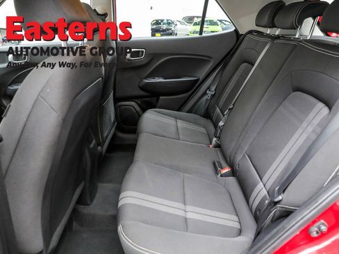 Used 2022 Hyundai Venue SEL image 21